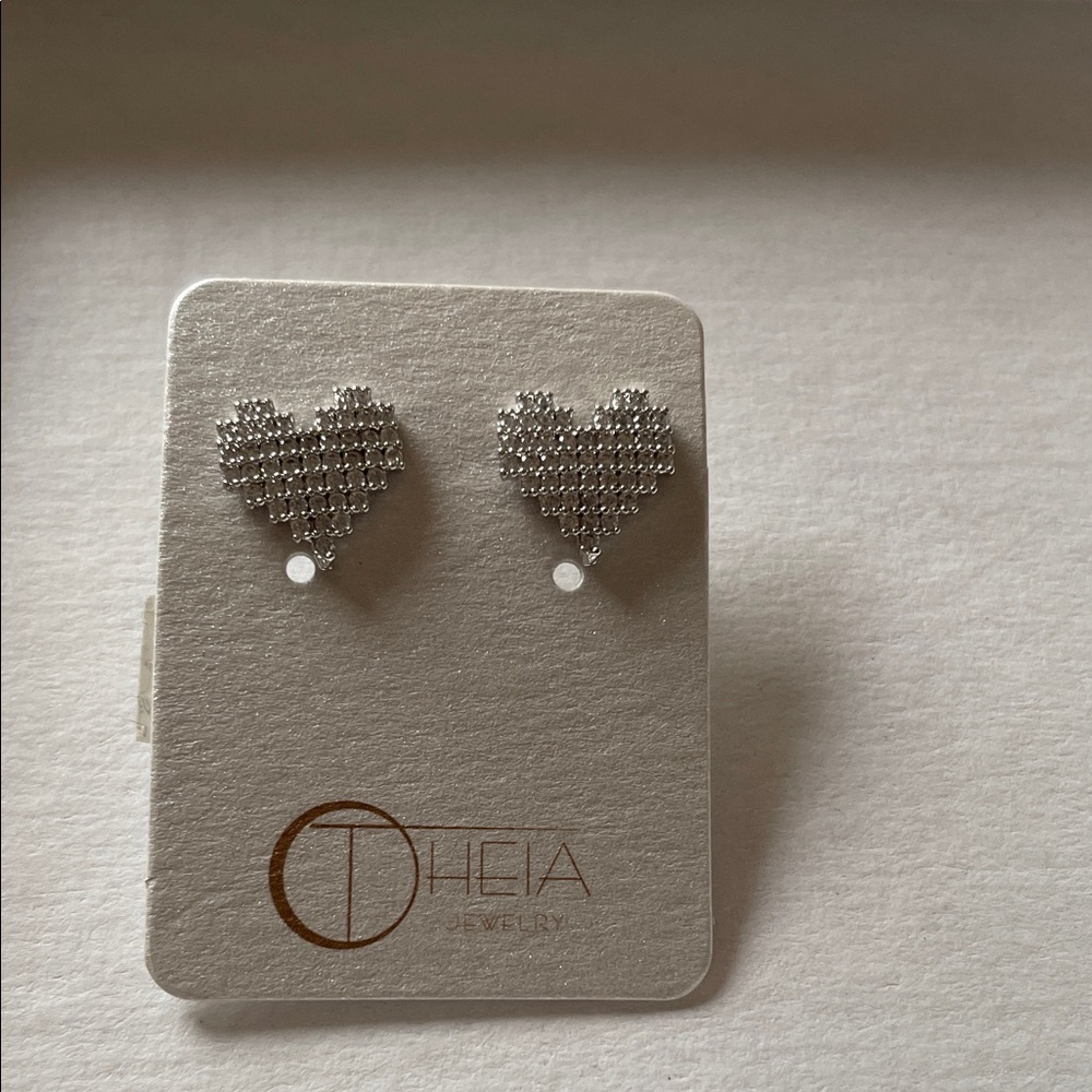 BRAND NEW Silver Heart Earrings